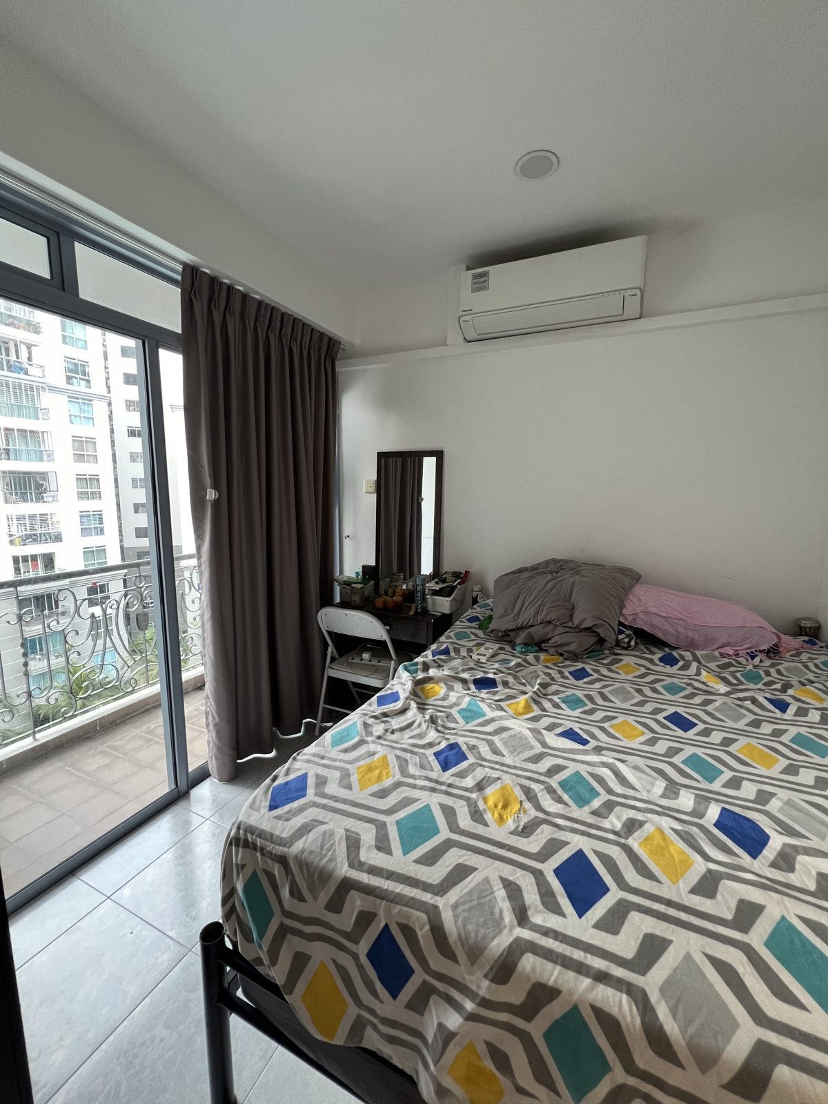 Room 402 at Emerald Park 1 — photo 1